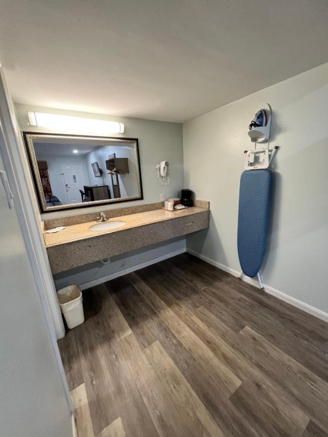 Continental Inn And Suites Nacogdoches Tx Sfa University Downtown מראה חיצוני תמונה