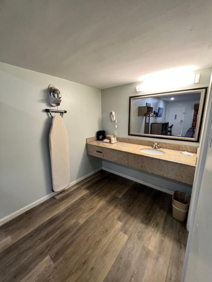 Continental Inn And Suites Nacogdoches Tx Sfa University Downtown מראה חיצוני תמונה