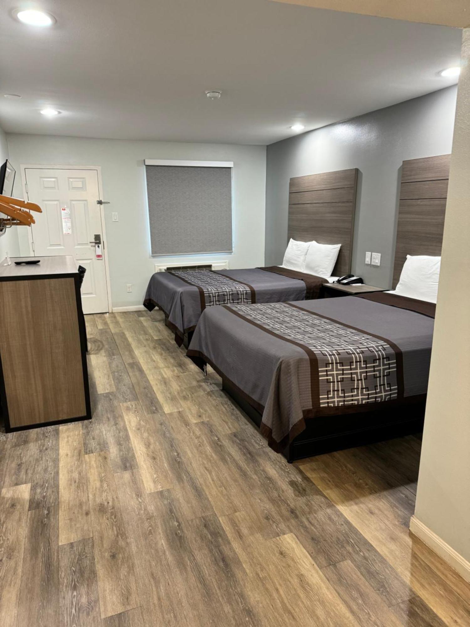 Continental Inn And Suites Nacogdoches Tx Sfa University Downtown מראה חיצוני תמונה