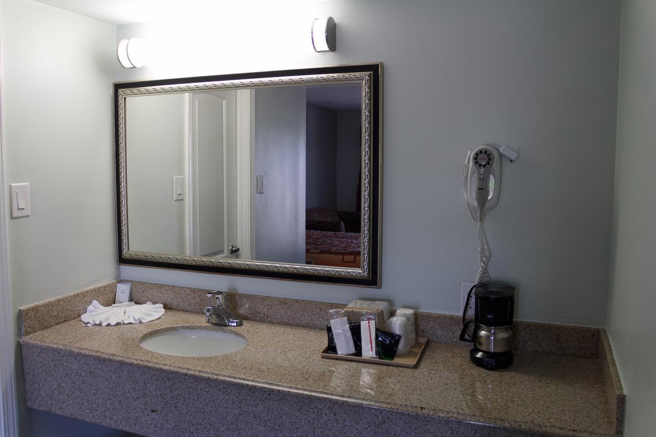 Continental Inn And Suites Nacogdoches Tx Sfa University Downtown מראה חיצוני תמונה